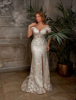 PLUS SIZE WEDDING DRESSES | CURVED BRIDAL GOWNS CANADA